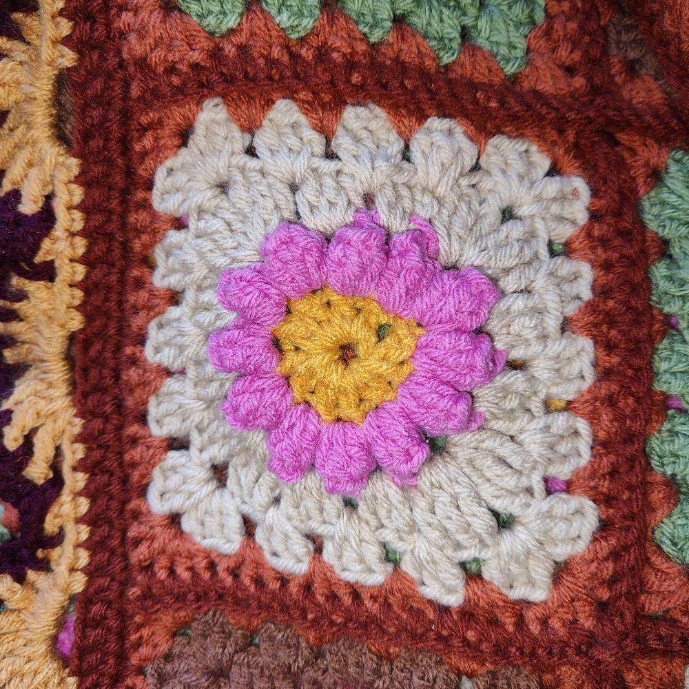Handmade Crochet Daisy Granny Square Throw Afghan - Picture 6 of 6